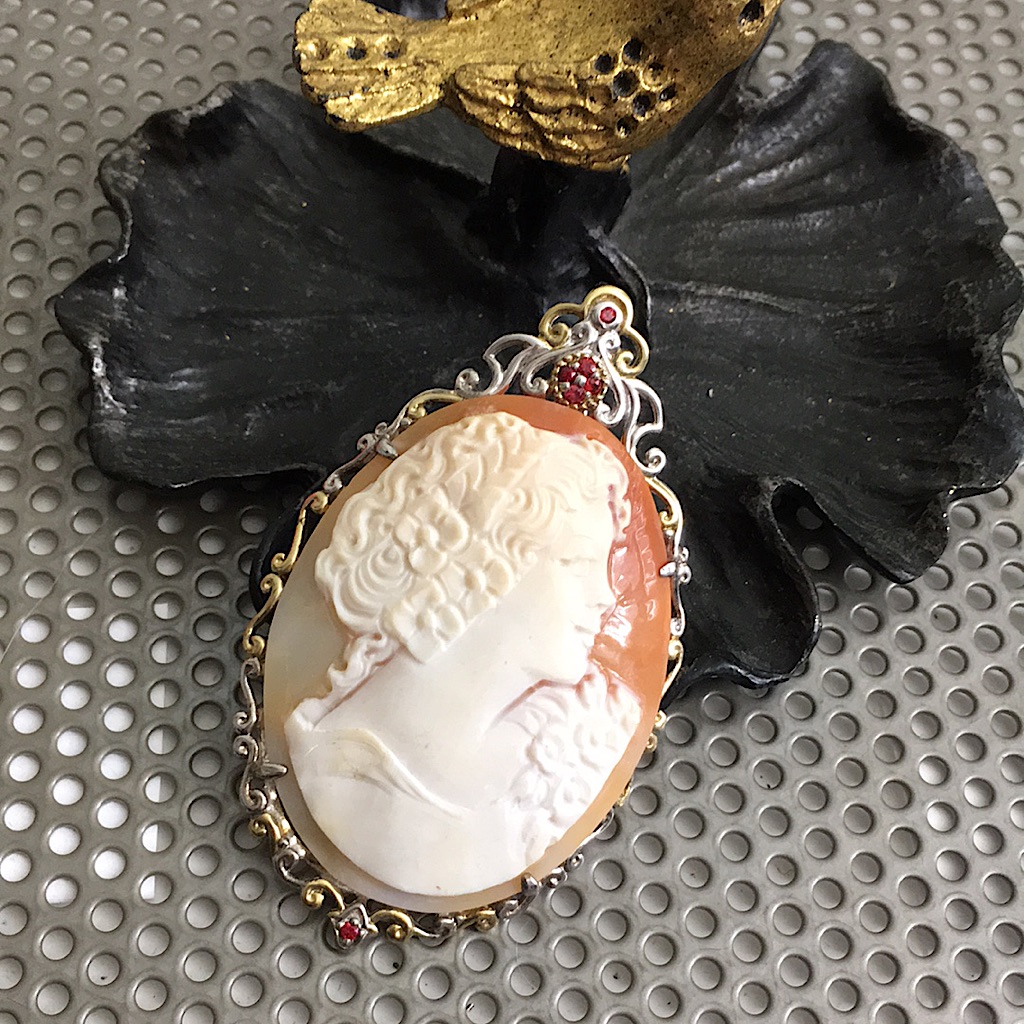 Michael Valitutti Jewelry | Michael Valitutti Gems EN Vogue Cameo Brooch | Color: Pink/Silver | Size: See Description and Pics | Evejaimey's Closet, image size:1024x1024